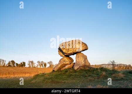 Der Teufelsden bei Sonnenaufgang. Marlborough, Wiltshire, England Stockfoto