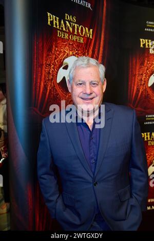 Sir Cameron MACKINTOSH, während der Premiere der Neuproduktion von ' das Phantom der Oper ' im Raimundthater Wien, Österreich, am 15. März 2024. - 20240315 PD16085 Credit: APA-PictureDesk/Alamy Live News Stockfoto