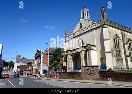 Blick auf den Exeter White Ensign Club entlang der South Street, Exeter, Devon, Großbritannien, Europa. Stockfoto