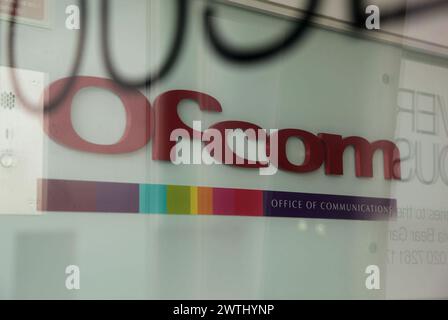 Aktenfoto vom 07/11 über ein Schild in den Büros von Ofcom (Office of Communications) in Southwark, London. Fünf Folgen von GB News-Programmen, die von Tory-Abgeordneten präsentiert wurden, wurden von Ofcom als verstossen eingestuft. Ausgabedatum: Donnerstag, 22. Februar 2024. Stockfoto