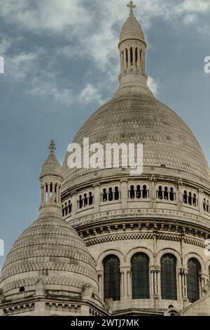 Paris, Frankreich - 17. Februar 2024 : Nahaufnahme der berühmten Kirche Sacre Coeur, der Kirche des heiligen Herzens in Montmartre Paris Frankreich Stockfoto