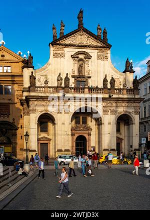 Kirche des Heiligen Erlösers, Ritter des Platzes Kreuz, Prag, Tschechische Republik Stockfoto