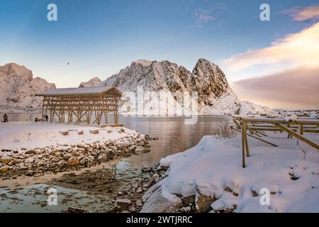 Kabeljau-Trockenregale in Hamnoy auf Lofoten, Norwegen Stockfoto