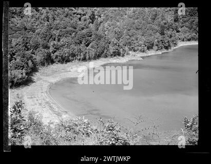 New Zealand Lake Scene Schwarzweiß-negative, Gelatine-Silber-negative Stockfoto