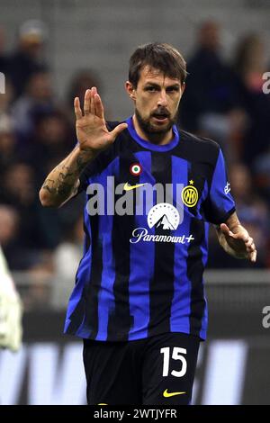 Francesco Acerbi von Inter Gestes während des Fußballspiels der Serie A Inter FC Napoli - Stadio Meazza am 17. März 2024 in Mailand, Italien. Stockfoto