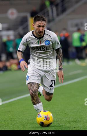 Matteo Politano aus Neapel kontrolliert den Ball während des Fußballspiels der Serie A Inter FC Napoli - Stadio Meazza am 17. März 2024 in Mailand. Stockfoto