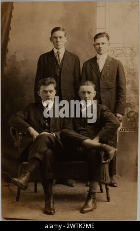 Gelatinedruck - Gruppenporträt unbekannter Männer, 1901-1918 Stockfoto