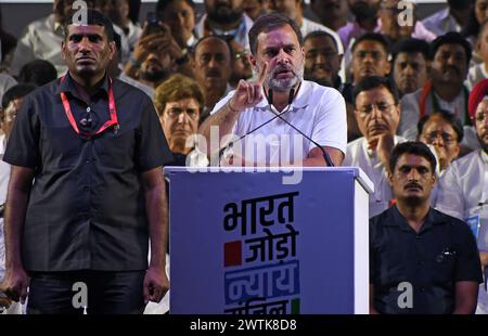 Mumbai, Indien. März 2024. Rahul Gandhi, der Vorsitzende des indischen Nationalkongresses, spricht während eines Treffens zum Abschluss des „Bharat Jodo Nyay Yatra“ (Vereinigter Indischer justizmarsch) in Mumbai. Der „Bharat Jodo Nyay Yatra“ (Unite India Justice march) begann am 14. Januar 2024 in Manipur (Nordostindien) und wurde am 16. März 2024 in Mumbai abgeschlossen. Quelle: SOPA Images Limited/Alamy Live News Stockfoto