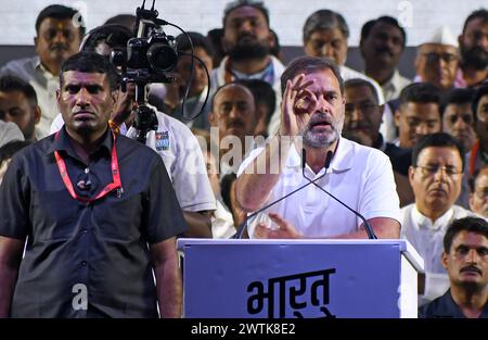 Mumbai, Indien. März 2024. Rahul Gandhi, der Vorsitzende des indischen Nationalkongresses, spricht während eines Treffens zum Abschluss des „Bharat Jodo Nyay Yatra“ (Vereinigter Indischer justizmarsch) in Mumbai. Der „Bharat Jodo Nyay Yatra“ (Unite India Justice march) begann am 14. Januar 2024 in Manipur (Nordostindien) und wurde am 16. März 2024 in Mumbai abgeschlossen. Quelle: SOPA Images Limited/Alamy Live News Stockfoto