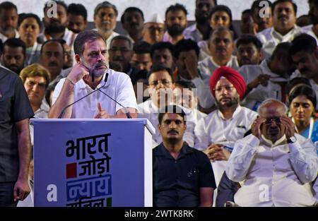 Mumbai, Indien. März 2024. Rahul Gandhi, der Vorsitzende des indischen Nationalkongresses, spricht während eines Treffens zum Abschluss des „Bharat Jodo Nyay Yatra“ (Vereinigter Indischer justizmarsch) in Mumbai. Der „Bharat Jodo Nyay Yatra“ (Unite India Justice march) begann am 14. Januar 2024 in Manipur (Nordostindien) und wurde am 16. März 2024 in Mumbai abgeschlossen. Quelle: SOPA Images Limited/Alamy Live News Stockfoto