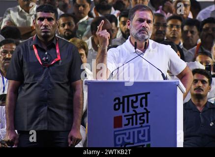 Mumbai, Indien. März 2024. Rahul Gandhi, der Vorsitzende des indischen Nationalkongresses, spricht während eines Treffens zum Abschluss des „Bharat Jodo Nyay Yatra“ (Vereinigter Indischer justizmarsch) in Mumbai. Der „Bharat Jodo Nyay Yatra“ (Unite India Justice march) begann am 14. Januar 2024 in Manipur (Nordostindien) und wurde am 16. März 2024 in Mumbai abgeschlossen. (Foto: Ashish Vaishnav/SOPA Images/SIPA USA) Credit: SIPA USA/Alamy Live News Stockfoto