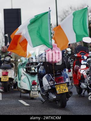 Birmingham, Großbritannien. März 2024. Die St. Patrick's Day Parade 2024 ist eine willkommene Rückkehr in die Stadt, Tausende gehen auf die Straßen, um zu feiern. Stockfoto