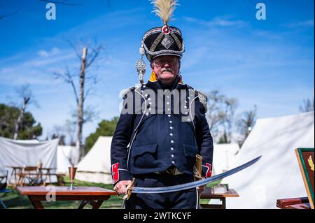 Patrick, französischer Reenactor, posiert bei der Nachbildung eines Lagers während der historischen Nachbildung von „Los Sitios“, den Ereignissen, die in Saragossa, Spanien, stattfanden. Stockfoto