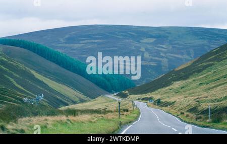 Scottish Mountain Road in den Cairngorms Stockfoto