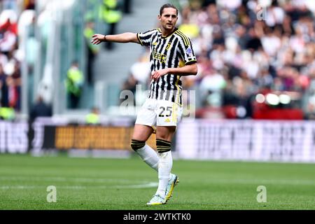 Adrien Rabiot vom Juventus FC Gesten während des Fußballspiels der Serie A zwischen Juventus FC und Genua CFC im Allianz Stadium am 17. März 2024 in Turin. Stockfoto