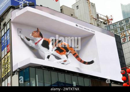 DIGITALE REKLAMETAFELN MIT REALISTISCHER, RIESIGER 3D-CAT VERBLÜFFEN DIE ZUSCHAUER IN TOKIO Stockfoto