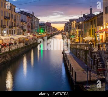 MAILAND, ITALIEN - 6. MÄRZ 2024: Die Navigli in der Abenddämmerung. Stockfoto