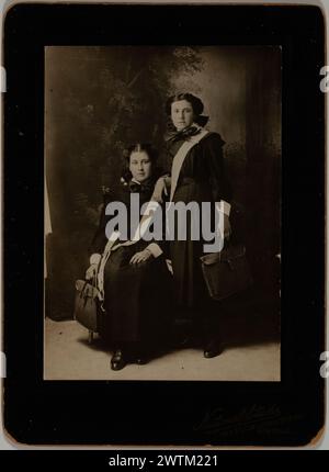 Gelatinedruck - Portrait of Undentified Schoolgirls, Montreal, Quebec, 1911-1928 Stockfoto