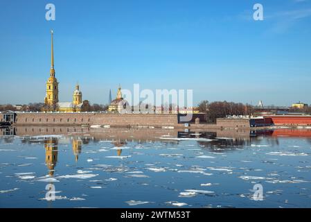 Apriltag an den Mauern der Peter-und-Paul-Festung. Sankt Petersburg Stockfoto