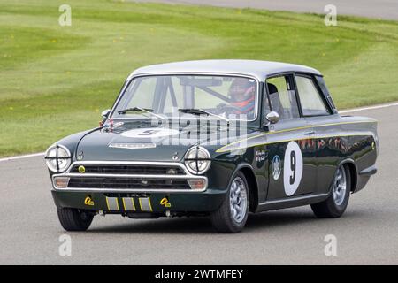 TIFF Needell im Ford-Lotus Cortina MkI 1965 während des Jim Clark Trophy Rennens beim Goodwood 80th Members Meeting in Sussex, Großbritannien Stockfoto