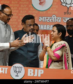 Neu-Delhi, Indien. März 2024. NEW DELHI, INDIEN - 18. MÄRZ: BJP-Nationalsekretär Vinod Tawde und UP-Stellvertreter cm Brajesh Pathak mit der BJP Sangeeta Azad am 18. März 2024 in Neu-Delhi, Indien. (Foto: Arvind Yadav/Hindustan Times/SIPA USA) Credit: SIPA USA/Alamy Live News Stockfoto