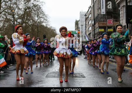 London, Großbritannien. März 2024. Künstler nehmen an der jährlichen St. Patrick's Day Parade im Zentrum von London Teil. (Foto: Steve Taylor/SOPA Images/SIPA USA) Credit: SIPA USA/Alamy Live News Stockfoto