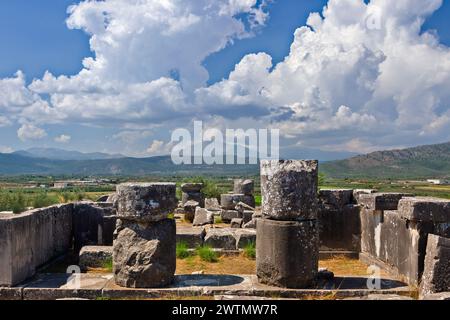 Der antike Tempel des Zeus in der Region Stratos in Griechenland. Der Tempel wurde im 4. V. Chr. erbaut, aber aufgrund militärischer Konflikte in der Gegend wurde er nie fertiggestellt Stockfoto