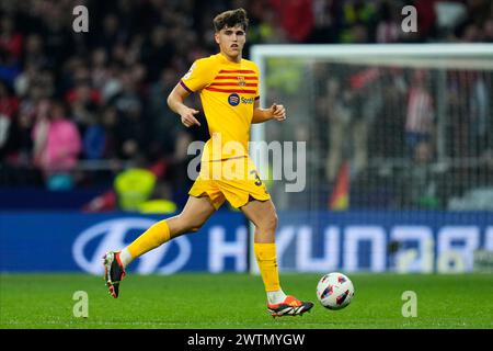 Madrid, Spanien. März 2024. Pau Cubarsi vom FC Barcelona während der La Liga EA Sports spielte am 17. März 2024 im Civitas Metropolitano Stadion in Madrid, Spanien. (Foto: Cesar Cebolla/PRESSINPHOTO) Credit: PRESSINPHOTO SPORTS AGENCY/Alamy Live News Stockfoto