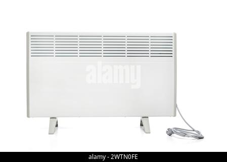 Elektrische Heizung Batterie. Kühler. Home elektrische Heizung Konvektor auf weißem Hintergrund. Ausrüstung für eine schnelle Erwärmung des Raumes. Stockfoto