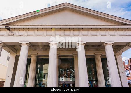 Die Corn Exchange, auch Exchange Cinema und Granada Exchange, ist ein denkmalgeschütztes Gebäude in Chichester. Das Gebäude wurde 1833 erbaut und verfügt über ein Gebäude Stockfoto