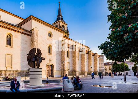 Blick vom Plaza de los Santos Niños. Santa e Insigne Catedral-Magistral de los Santos Justo y Pastor - Kathedrale von St. Justus und St. Pastor in Stockfoto