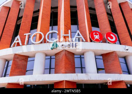 Eingang zum S-Bahnhof. Bahnhof Atocha. Madrid Atocha. Estación de Madrid Atocha, auch Madrid Puerta de Atocha genannt, ist die größte r Stockfoto