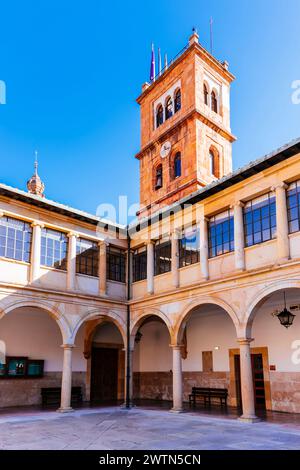 Innenhof des historischen Gebäudes der Universität von Oviedo. Oviedo, Principado de Asturias, Spanien, Europa Stockfoto