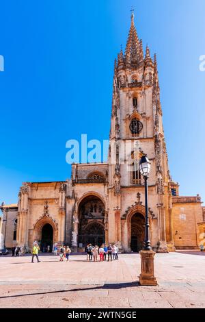 Die Metropolitan Cathedral Basilika des Heiligen Erlösers oder Kathedrale von San Salvador. Oviedo, Principado de Asturias, Spanien, Europa Stockfoto