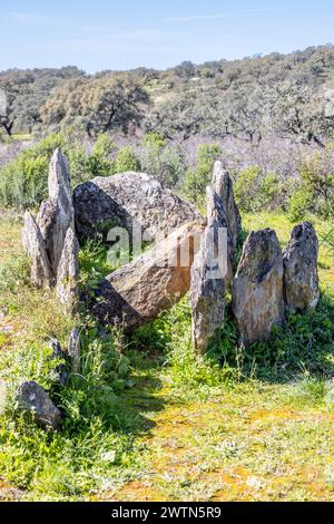 Monolith Nummer 3, Teil des Gabrieles Dolmen Komplexes, in der Gemeinde Valverde del Camino, Provinz Huelva, Andalusien, Spanien Stockfoto