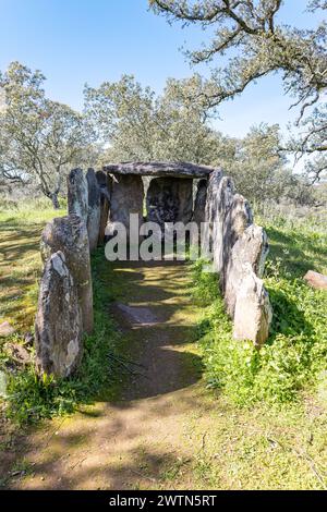 Monolith Nummer 2, Teil des Gabrieles Dolmen Komplexes, in der Gemeinde Valverde del Camino, Provinz Huelva, Andalusien, Spanien Stockfoto