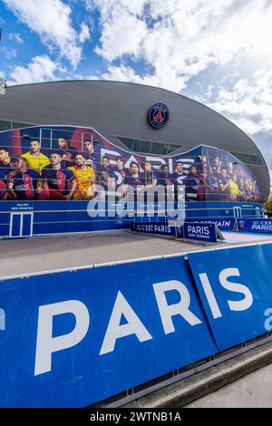 Haupteingang zum Parc des Princes, französisches Stadion, in dem der Pariser Fußballverein Saint-Germain (PSG) und Olympiastadion untergebracht sind Stockfoto