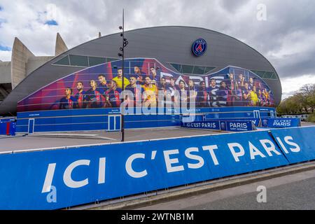 Haupteingang zum Parc des Princes, französisches Stadion, in dem der Pariser Fußballverein Saint-Germain (PSG) und Olympiastadion untergebracht sind Stockfoto