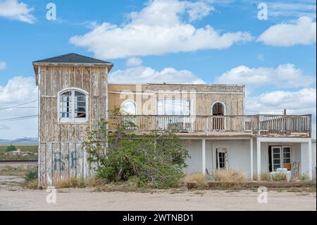 Verlassenes Gebäude in der Geisterstadt Goffs an der Route 66 in der Mojave-Wüste, Kalifornien Stockfoto