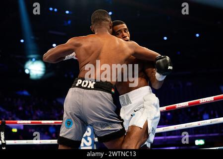 Ezra Taylor vs Prince Oko Nartey eröffnet die Karte bei Frank Warrens Queesnberry Magnificent 7-Veranstaltung im Resorts World in Birmingham Stockfoto