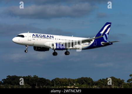 Aegean Airlines Airbus A320-232 (REG: SX-DGZ), der von Athen = m ankommt. Stockfoto