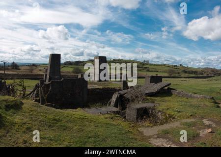 Surreale Betonkonstruktionen der alten Bleibrechanlage Golconda. Harborough Rocks Derbyshire Peak District Stockfoto Surreale Betonkonstruktionen der alten Bleibrechanlage Golconda. Harborough Rocks Derbyshire Peak District Stockfoto