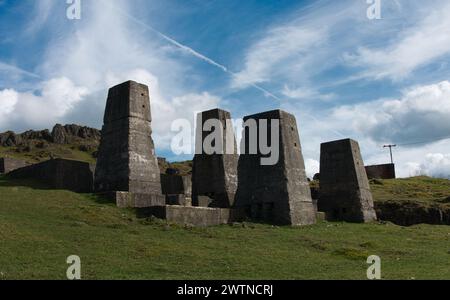 Surreale Betonkonstruktionen der alten Bleibrechanlage Golconda. Harborough Rocks Derbyshire Peak District Stockfoto Surreale Betonkonstruktionen der alten Bleibrechanlage Golconda. Harborough Rocks Derbyshire Peak District Stockfoto