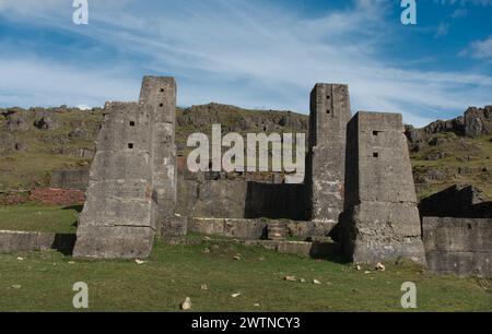 Surreale Betonkonstruktionen der alten Bleibrechanlage Golconda. Harborough Rocks Derbyshire Peak District Stockfoto Surreale Betonkonstruktionen der alten Bleibrechanlage Golconda. Harborough Rocks Derbyshire Peak District Stockfoto