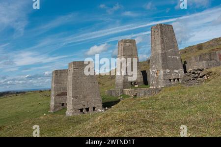 Surreale Betonkonstruktionen der alten Bleibrechanlage Golconda. Harborough Rocks Derbyshire Peak District Stockfoto Surreale Betonkonstruktionen der alten Bleibrechanlage Golconda. Harborough Rocks Derbyshire Peak District Stockfoto