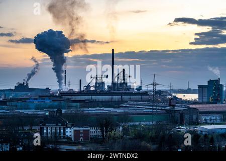 Hüttenwerke Krupp-Mannesmann, HKM Duisburg-Hüttenheim, Kokerei und 2 Hochöfen, NRW, Deutschland, Hüttenwerke Krupp-Mannesmann *** Hüttenwerke Krupp Mannesmann, HKM Duisburg Hüttenheim, Kokerei und 2 Hochöfen, NRW, Deutschland, Hüttenwerke Krupp Mannesmann Stockfoto