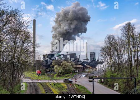 Kokerei der Hüttenwerke Krupp-Mannesmann, HKM Duisburg-Hüttenheim, Kokerei und 2 Hochöfen, Sinteranlage und Kraftwerk, NRW, Deutschland, Hüttenwerke Krupp-Mannesmann *** Kokerei der Hüttenwerke Krupp Mannesmann, HKM Duisburg Hüttenheim, Kokerei und 2 Hochöfen, Sinteranlage und Kraftwerk, NRW, Deutschland, Hüttenwerke Krupp Mannesmann Stockfoto