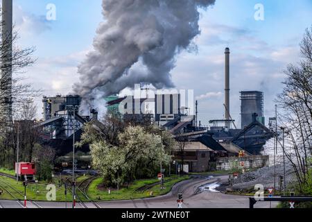 Kokerei der Hüttenwerke Krupp-Mannesmann, HKM Duisburg-Hüttenheim, Kokerei und 2 Hochöfen, Sinteranlage und Kraftwerk, NRW, Deutschland, Hüttenwerke Krupp-Mannesmann *** Kokerei der Hüttenwerke Krupp Mannesmann, HKM Duisburg Hüttenheim, Kokerei und 2 Hochöfen, Sinteranlage und Kraftwerk, NRW, Deutschland, Hüttenwerke Krupp Mannesmann Stockfoto