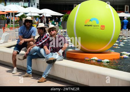 Miami Gardens, USA. März 2024. MIAMI GARDENS, FLORIDA - 18. MÄRZ: Atmosphäre während des Miami Open Männer-Singles-Qualifying 2024, präsentiert von Itaú im Hard Rock Stadium am 18. März 2024 in Miami Gardens, Florida. (Foto: JL/SIPA USA) Credit: SIPA USA/Alamy Live News Stockfoto