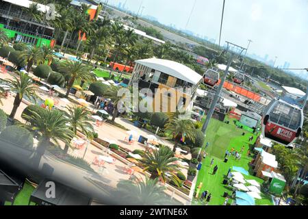 Miami Gardens, USA. März 2024. MIAMI GARDENS, FLORIDA - 18. MÄRZ: Außenansicht während des Miami Open Männer-Singles-Qualifying 2024, präsentiert von Itaú im Hard Rock Stadium am 18. März 2024 in Miami Gardens, Florida. (Foto: JL/SIPA USA) Credit: SIPA USA/Alamy Live News Stockfoto